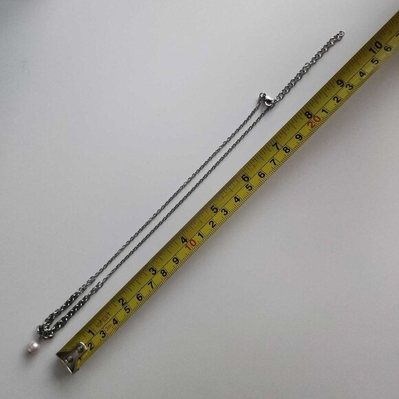 Vintage dainty pink pearl and silver necklace - Picture 6 of 8